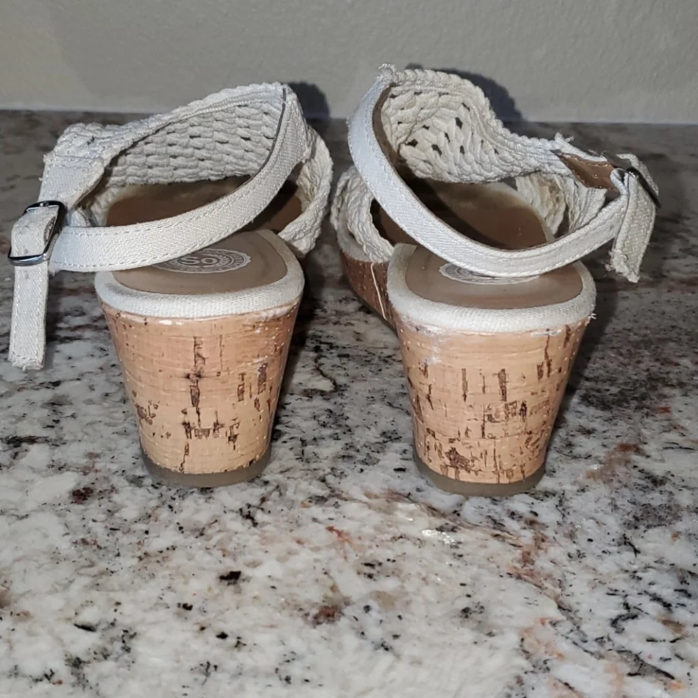 So Girls sz‎ 4 Woven Sandal Cork Wedges